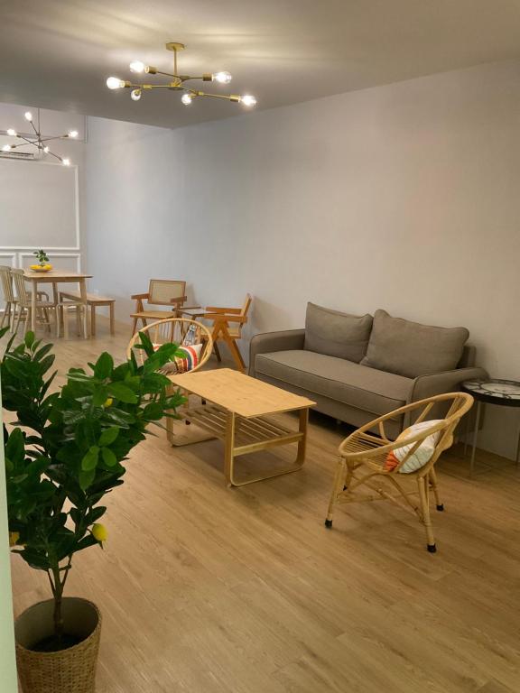 Χώρος καθιστικού στο Lemon Olive Stylish Townhouse