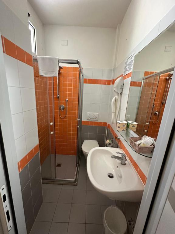Koupelna v ubytování Hotel Austria