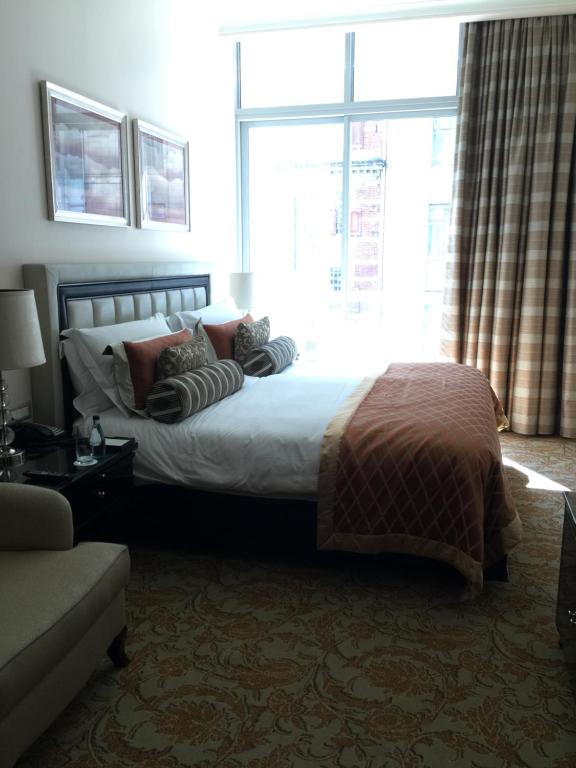 Ένα ή περισσότερα κρεβάτια σε δωμάτιο στο TAJ Cape Town - Private Luxury Two Bedroom Suite