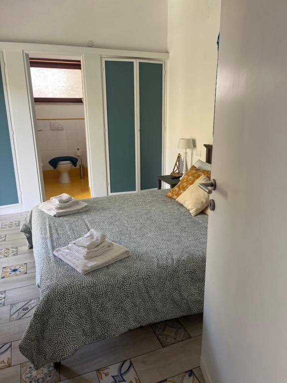 a bedroom with a bed with two towels on it at Villa Luisa B&B in Sperlonga