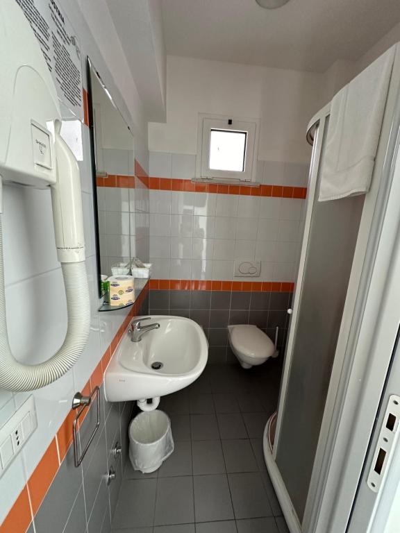 Koupelna v ubytování Hotel Austria