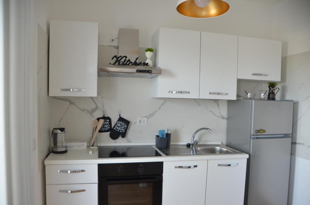 Kuchyň nebo kuchyňský kout v ubytování Suite 39 tra Roma e il mare
