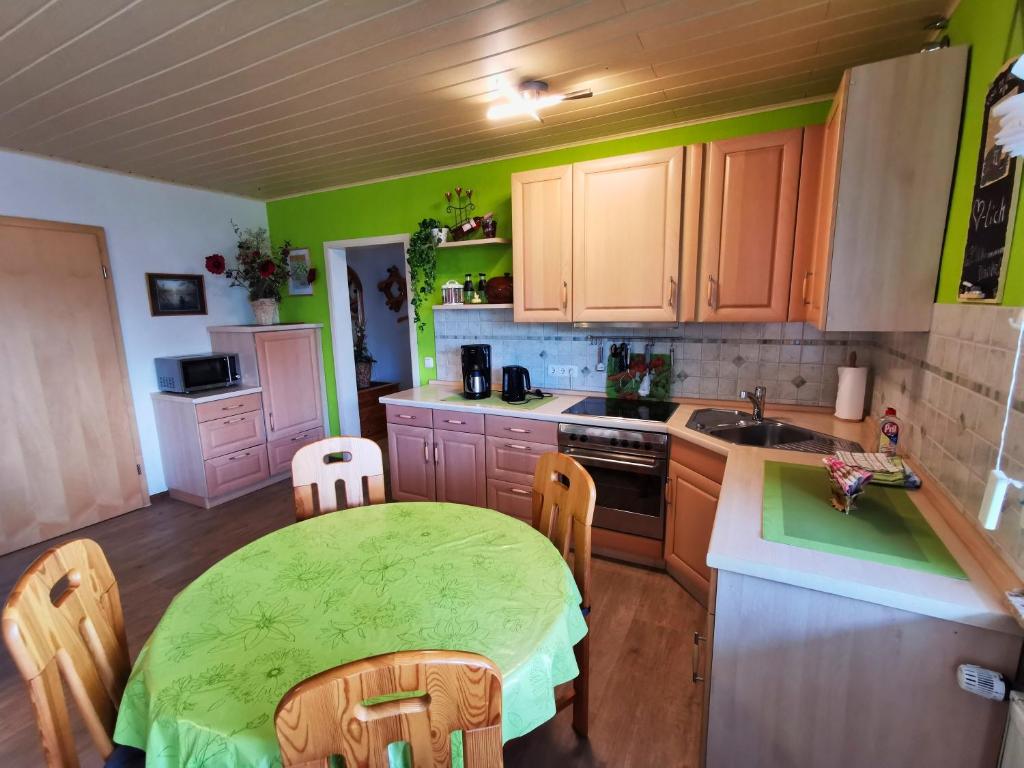 Kuchyň nebo kuchyňský kout v ubytování Zur schönen Aussicht