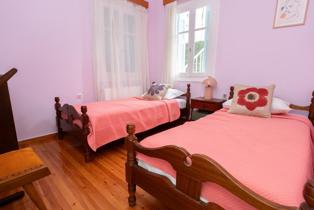 Postel nebo postele na pokoji v ubytování Aggire Zante Retro Residence