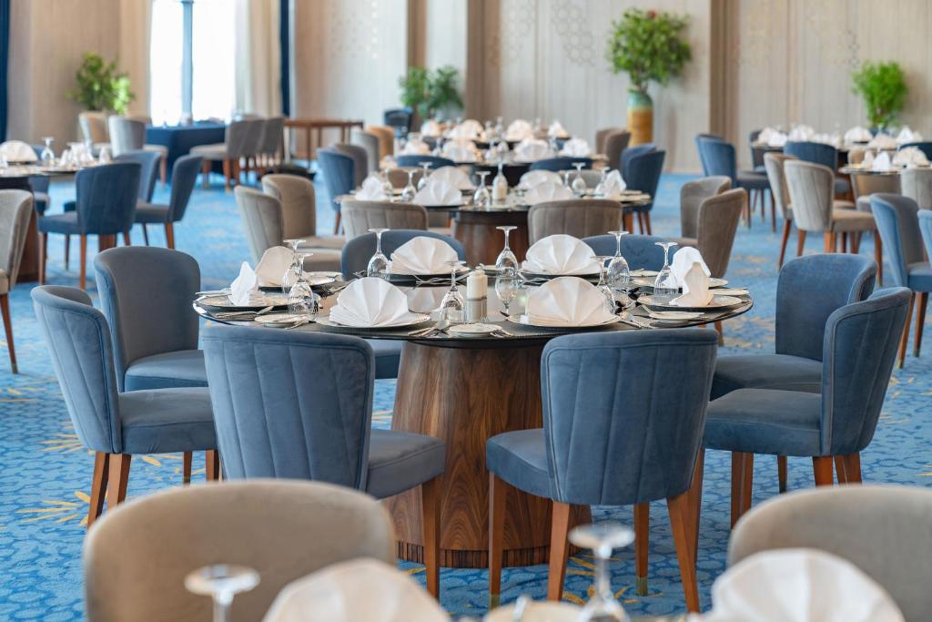 Posezení v ubytování Rixos Premium Alamein