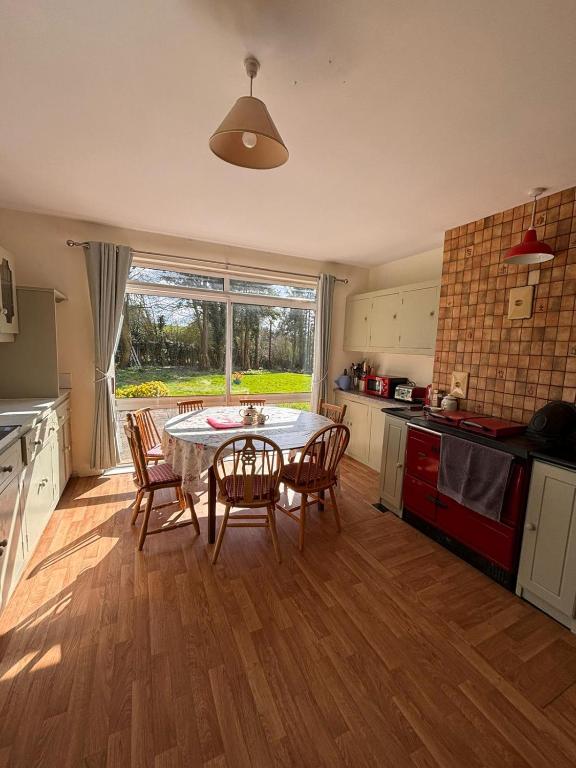 Kuchyň nebo kuchyňský kout v ubytování Millbrook House