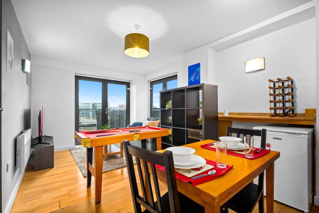 a kitchen and dining room with a table and chairs at Central Flat Pool Table Balcony in Sheffield
