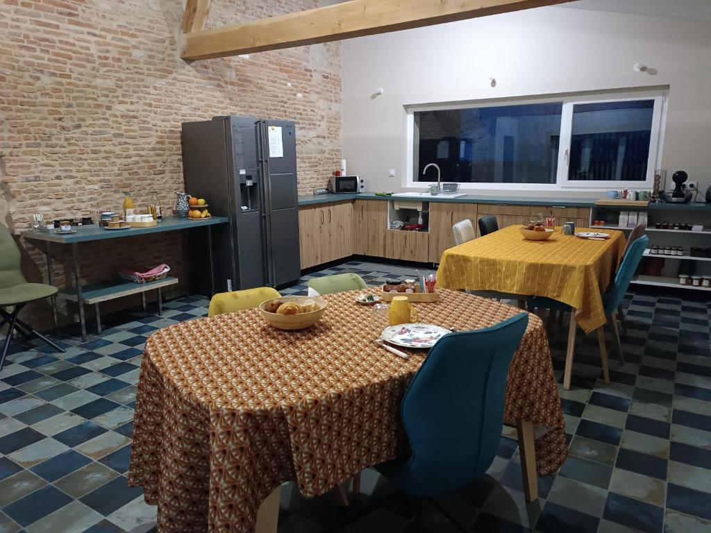 Kuchyň nebo kuchyňský kout v ubytování Le Jardin Des Cèdres