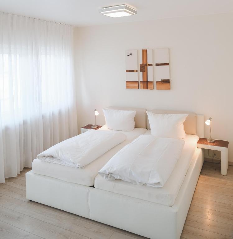 Postel nebo postele na pokoji v ubytování Hotel Restaurant Alt Pirmasens