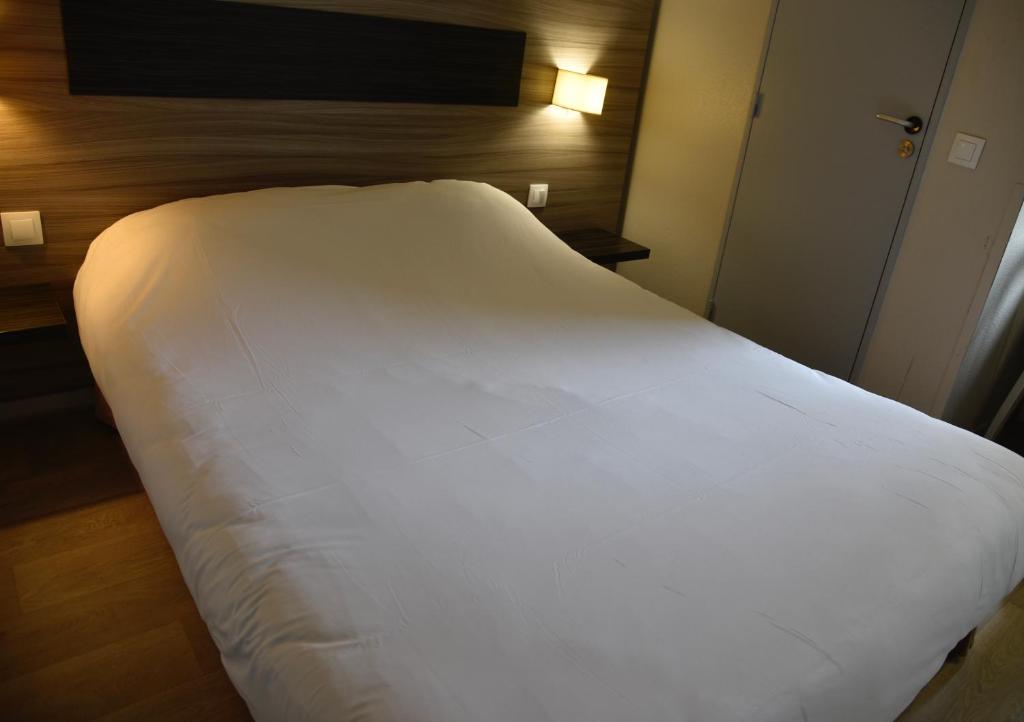 Postel nebo postele na pokoji v ubytování Hotel du Triangle