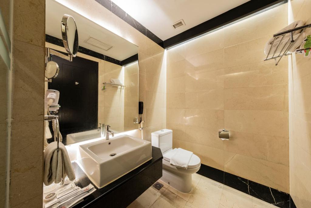 Koupelna v ubytování Grand Jatra Hotel Pekanbaru
