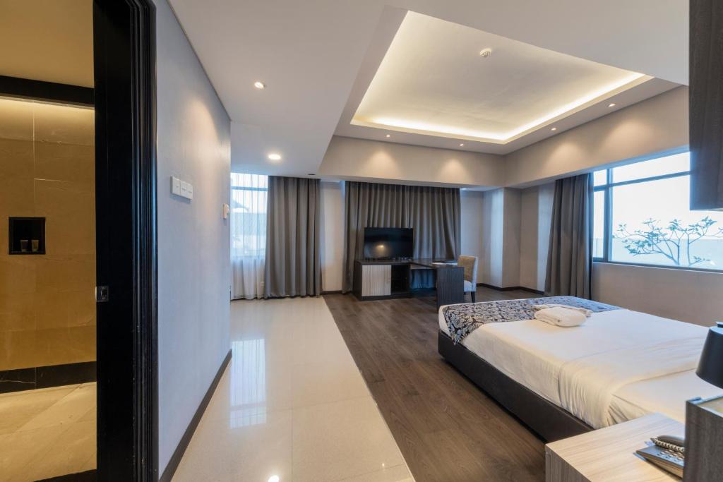 Postel nebo postele na pokoji v ubytování Grand Jatra Hotel Pekanbaru