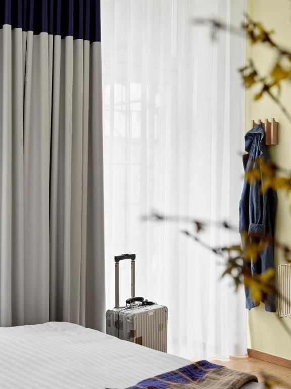Postel nebo postele na pokoji v ubytování BRIK Apartment Hotel