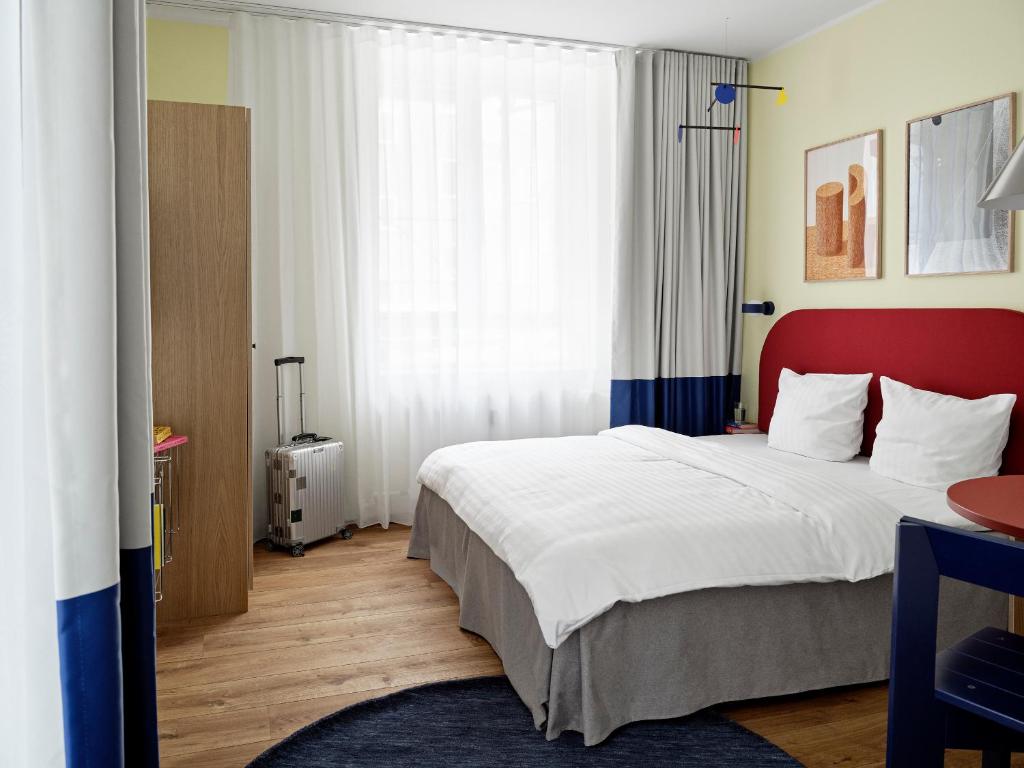 Postel nebo postele na pokoji v ubytování BRIK Apartment Hotel