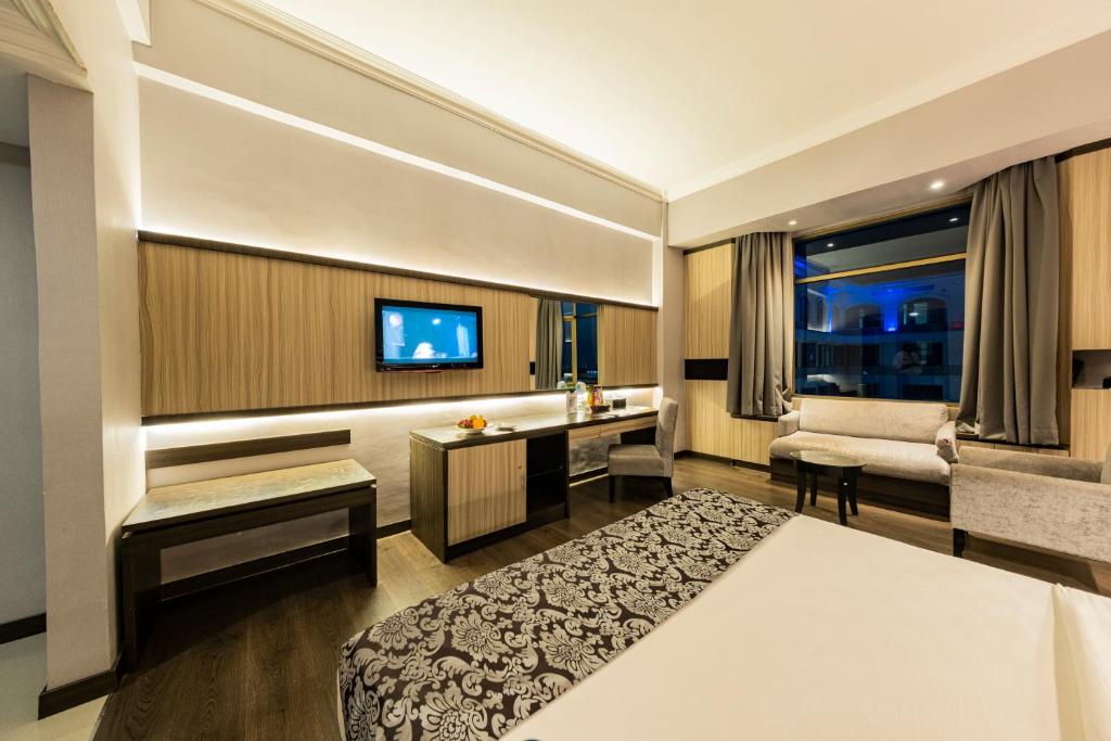 Grand Jatra Hotel Pekanbaru - Grand Deluxe Double Or Twin Room