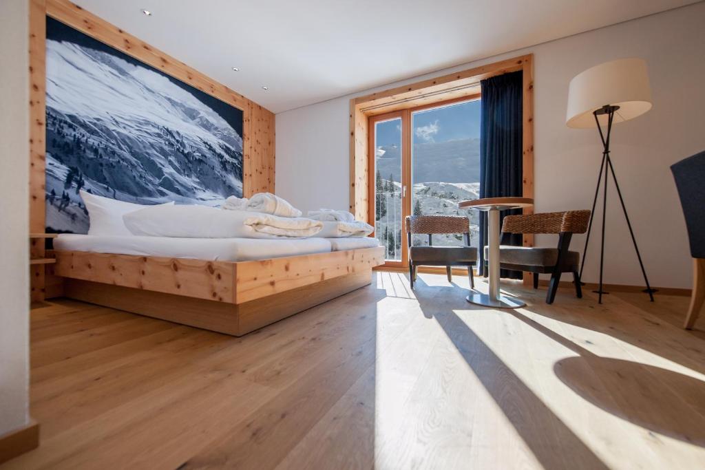 Postel nebo postele na pokoji v ubytování Mondschein Hotel & Chalet Ski-In Ski-Out Luxus am Arlberg