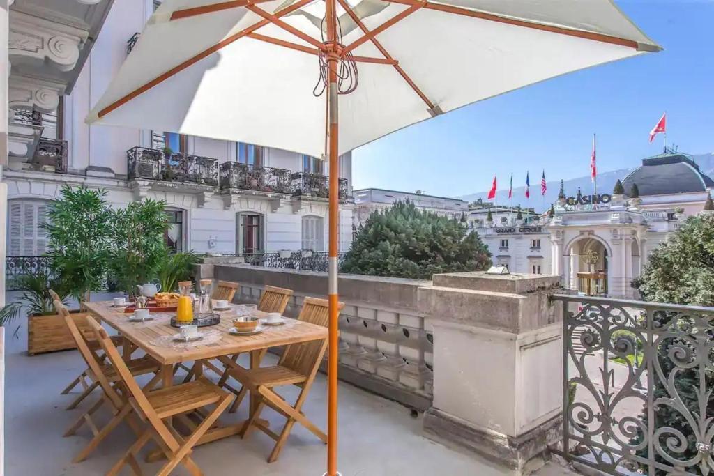 Ban công/sân hiên tại " The Casino Terrace" LUXURY apartment !