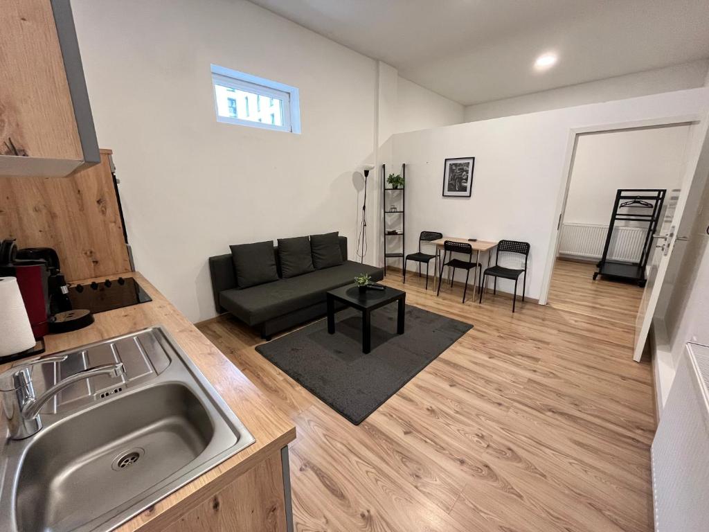 ครัวหรือมุมครัวของ Apartment Central 10A 40qm Wi-Fi free Parking calm back house