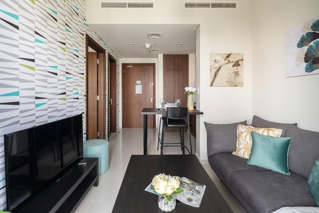 Frank Porter – Reva Residences