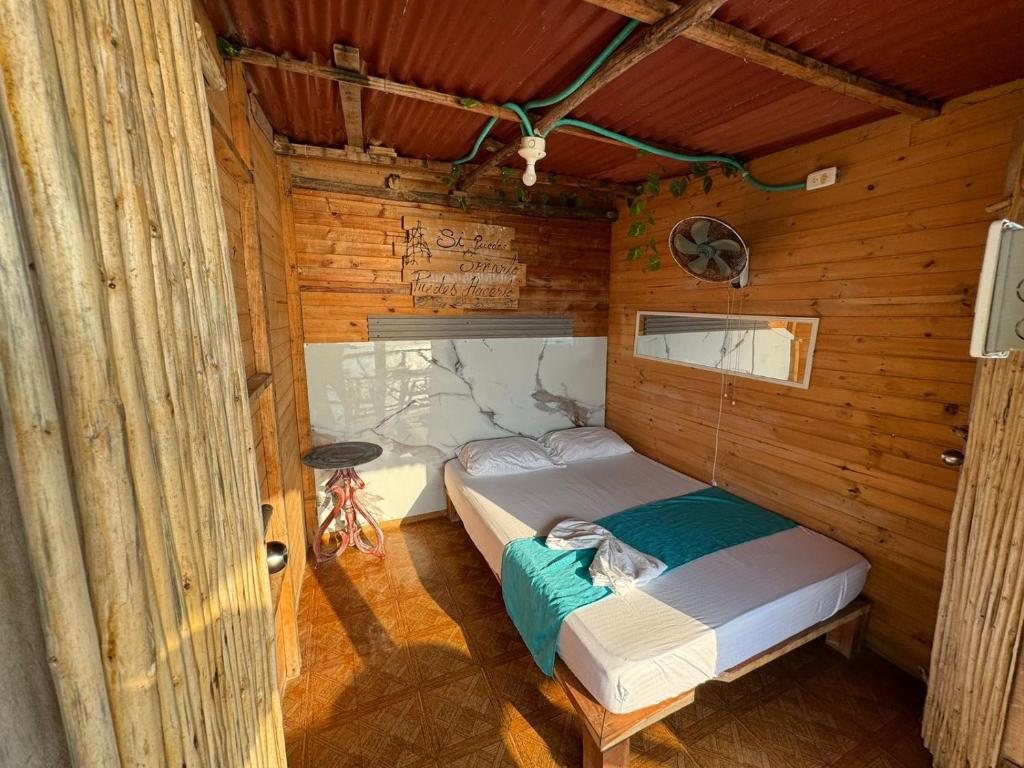 Postel nebo postele na pokoji v ubytování Raw KokoMar PosadaNativa