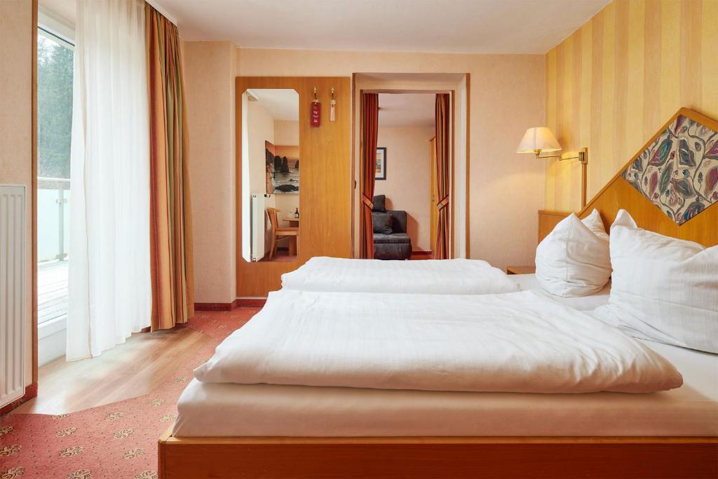 Postel nebo postele na pokoji v ubytování Hotel Ladenmühle