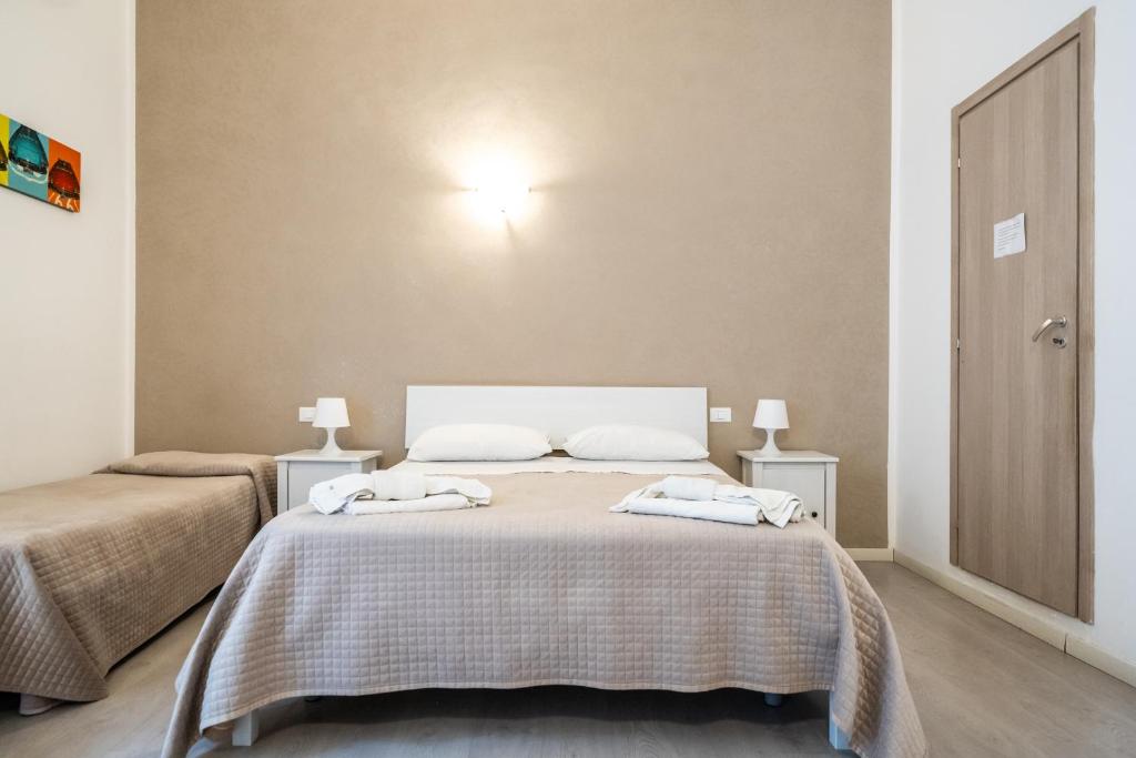 A bed or beds in a room at B&b Glamour