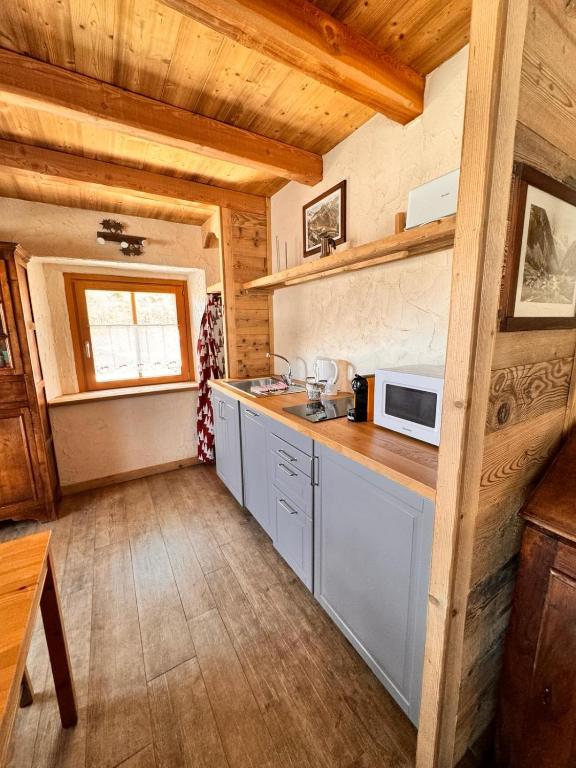 Kuchyň nebo kuchyňský kout v ubytování Chalet du Paradis