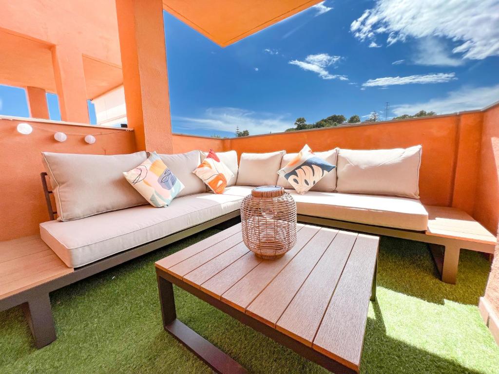 Posedenie v ubytovaní La Reserva Beach & Golf Apartment