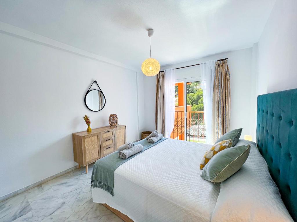 Posteľ alebo postele v izbe v ubytovaní La Reserva Beach & Golf Apartment