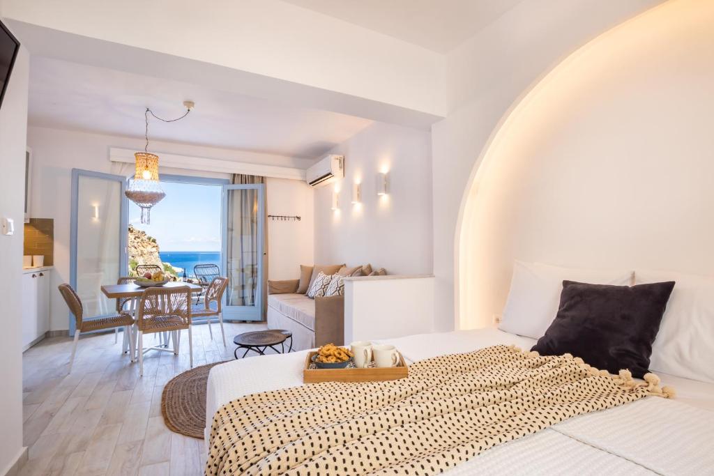 Postel nebo postele na pokoji v ubytování Yploui Suites