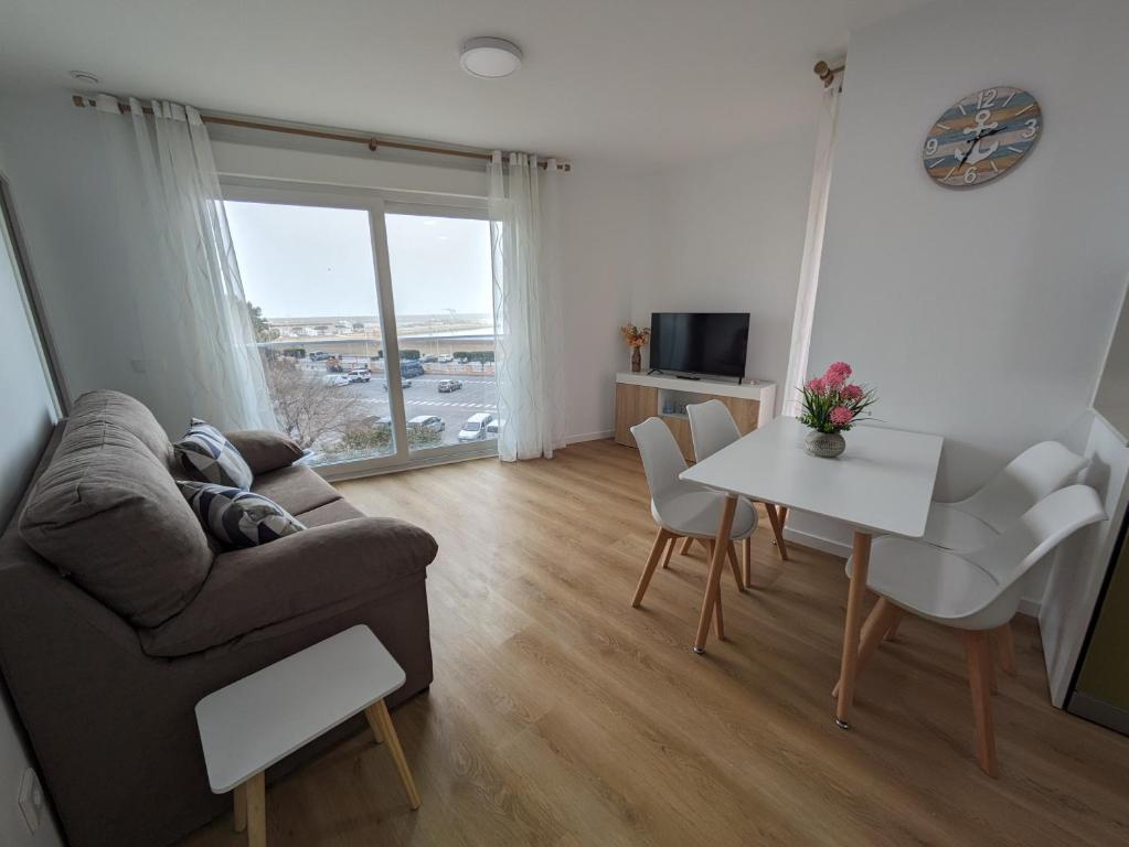 a living room with a couch and a table at Apartamento Rosa. in Peñíscola
