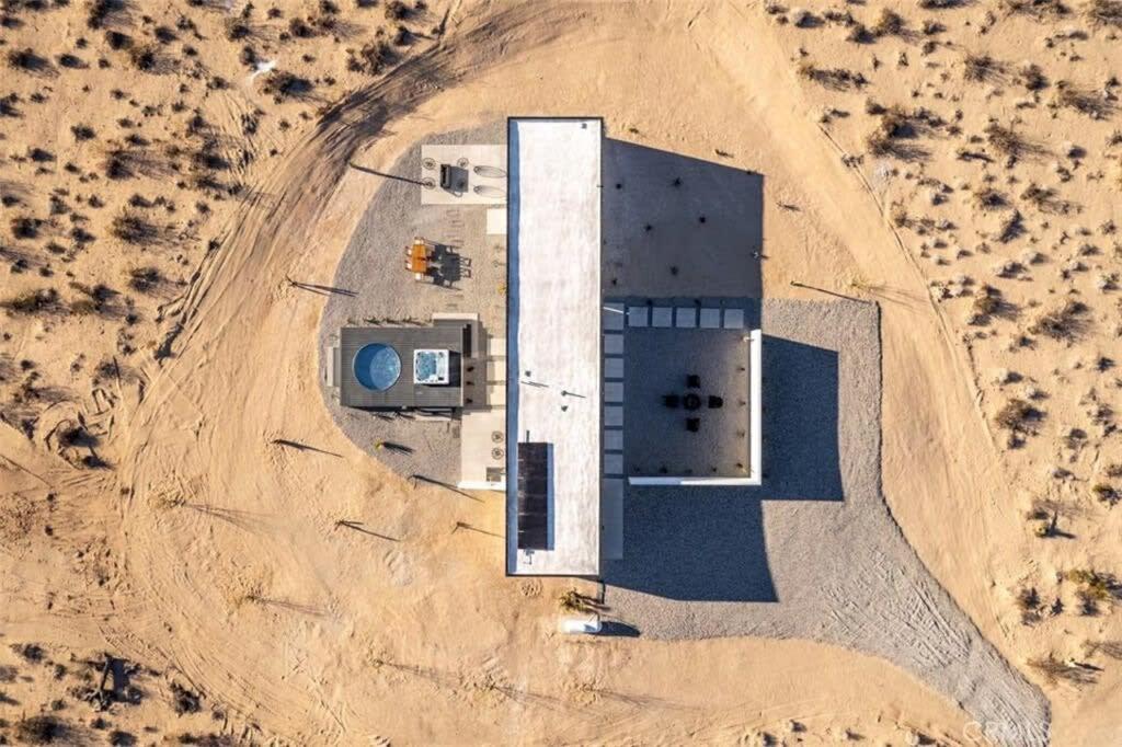 Widok z lotu ptaka na obiekt SkyDweller - Joshua Tree Modern