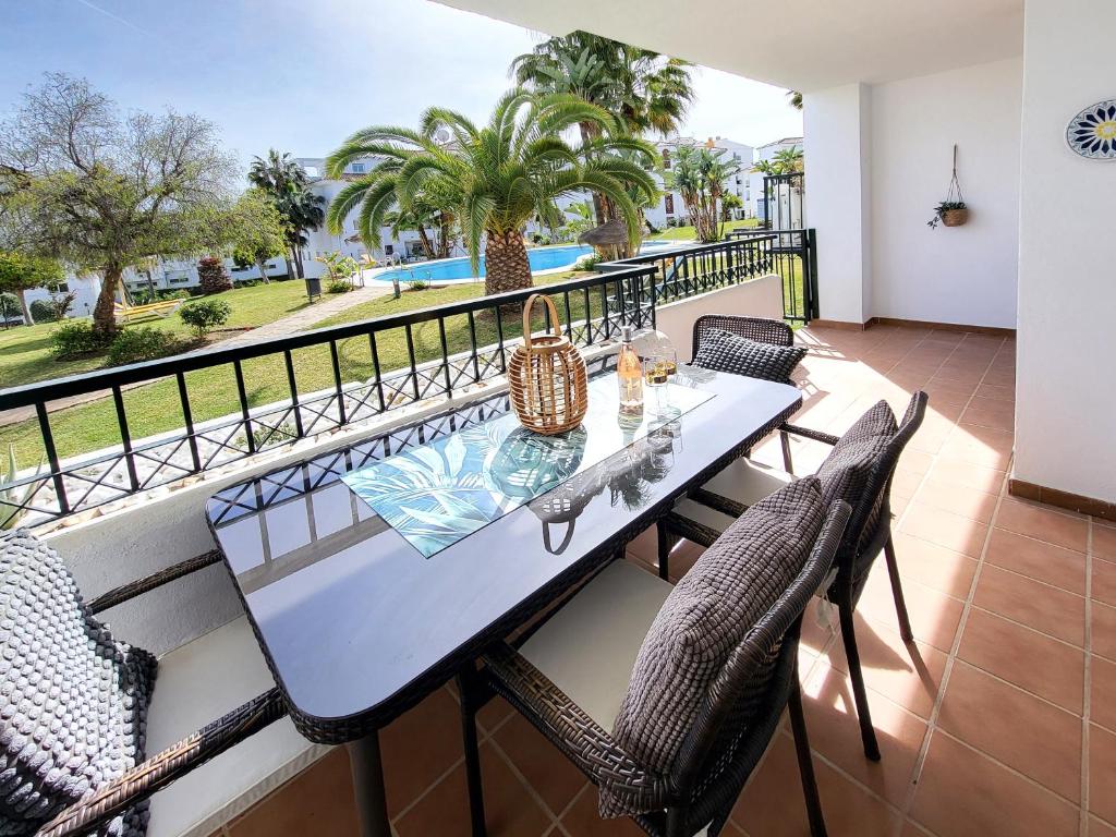 a table and chairs on a balcony with a view at Casa Sol Calahonda in Sitio de Calahonda