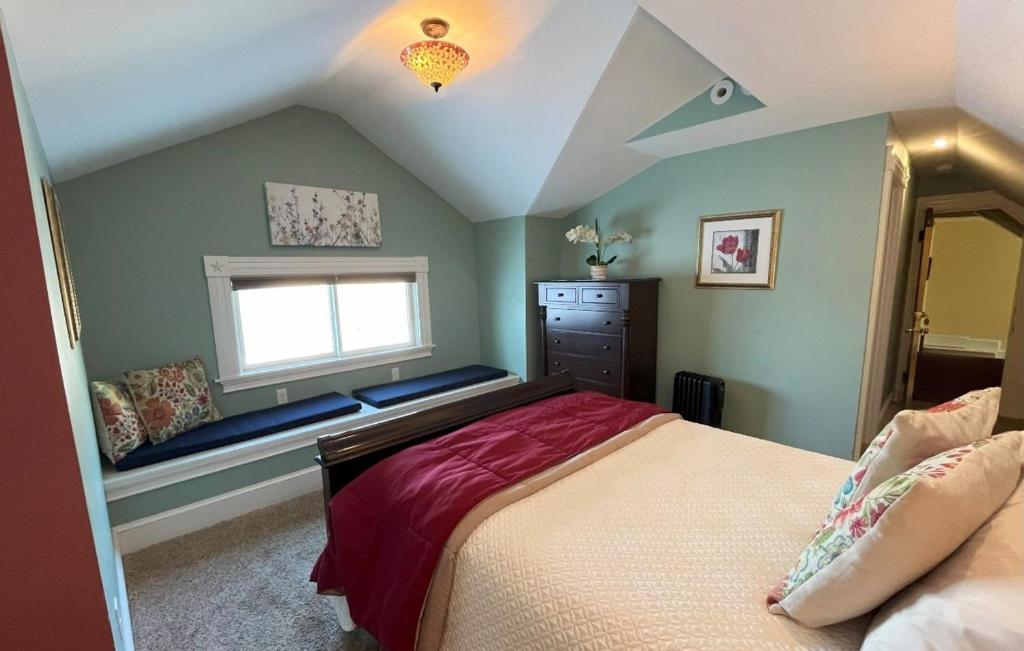 Saltair Inn Waterfront B&B - Queen Suite