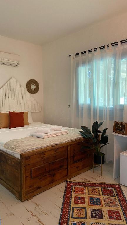 Postel nebo postele na pokoji v ubytování Sisu Alaçatı
