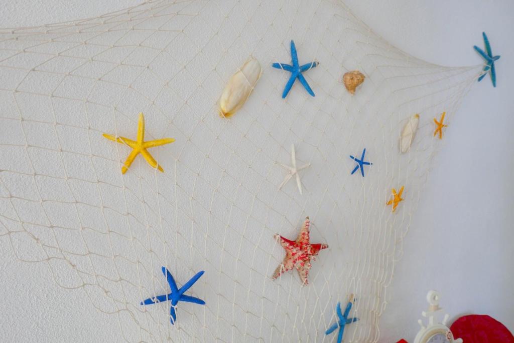 a wall with many star magnets on it at Casa Stelle Marine in Palau