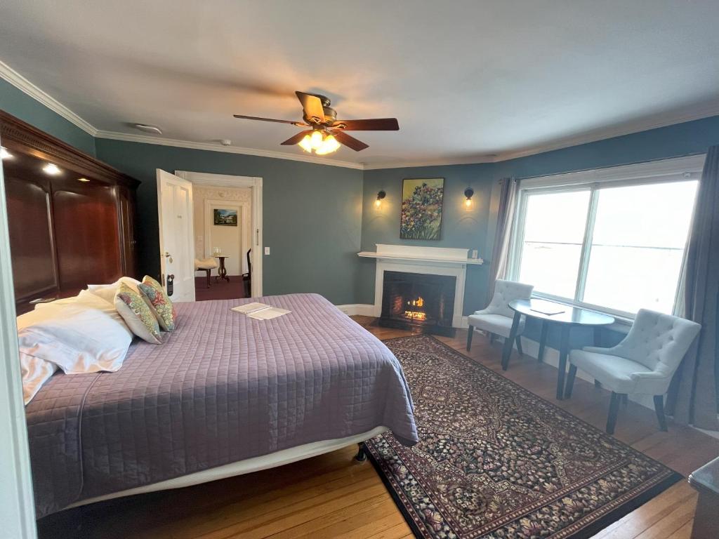 Saltair Inn Waterfront B&B - King Suite Met Balkon