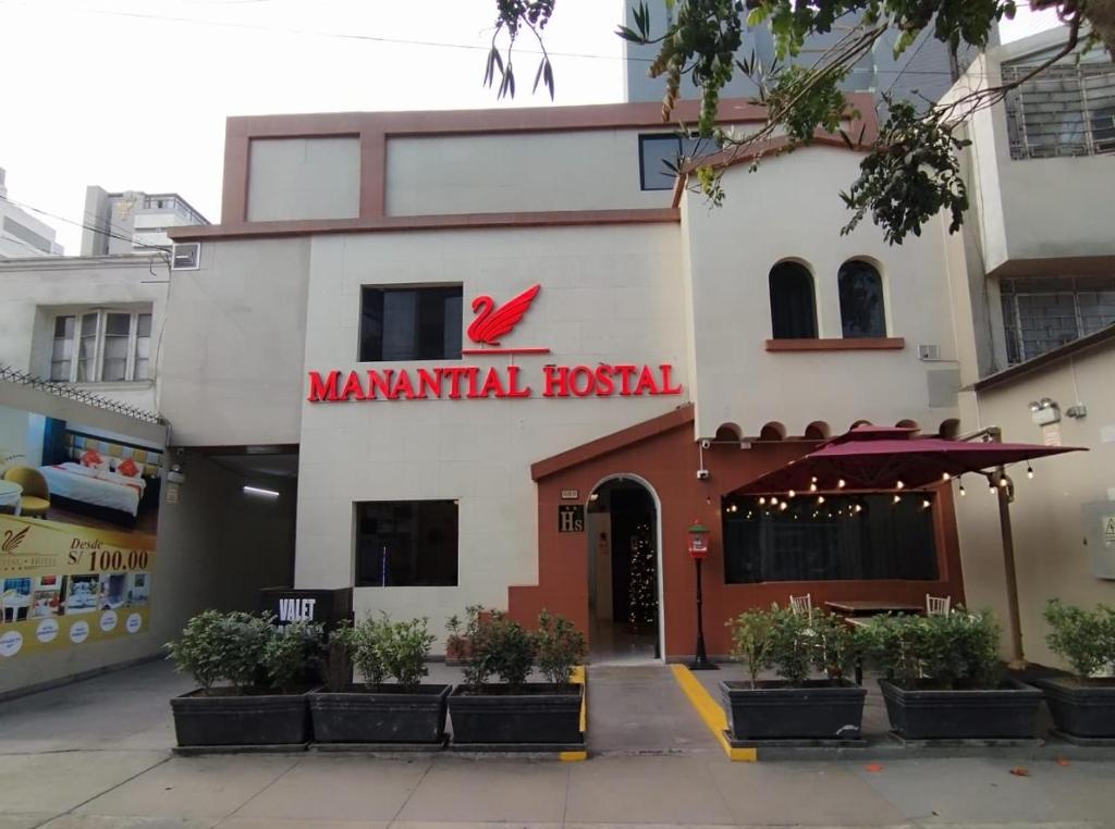 a building with a sign for a manual restaurant at Manantial Hostal No.004 in Lima