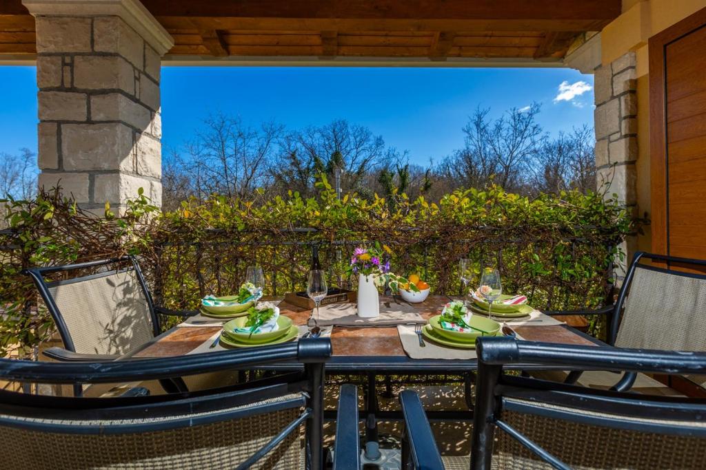 Φωτογραφία από το άλμπουμ του Apartment Green Galery σε Vantacici