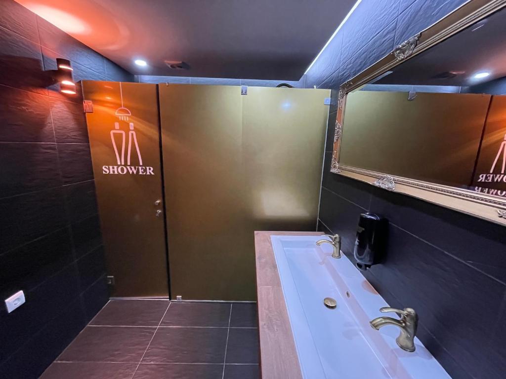 Koupelna v ubytování 33 Hostel
