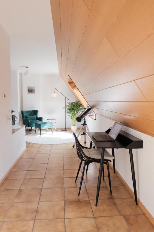 Posezení v ubytování NEU Deluxe Suite Münsterblick, Maisonette, Kingsize Bett, Küche, Netflix, Aussicht, E-Kamin