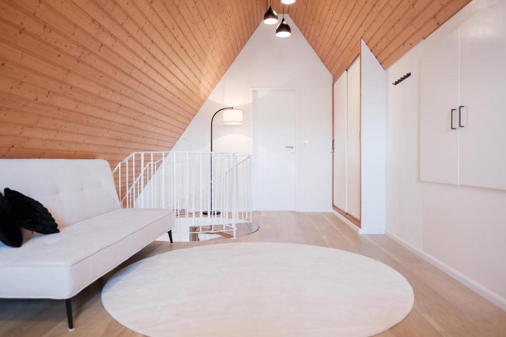 Fotografie z fotogalerie ubytování NEU Deluxe Suite Münsterblick, Maisonette, Kingsize Bett, Küche, Netflix, Aussicht, E-Kamin v destinaci Bad Säckingen