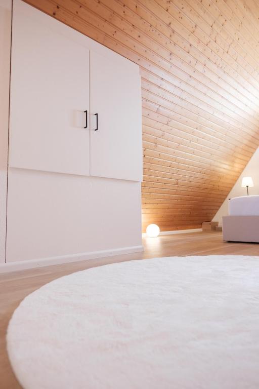 Postel nebo postele na pokoji v ubytování NEU Deluxe Suite Münsterblick, Maisonette, Kingsize Bett, Küche, Netflix, Aussicht, E-Kamin