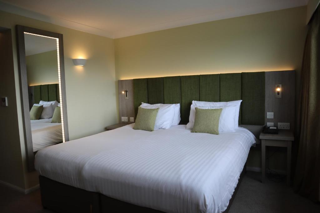 Hellidon Lakes Hotel - 