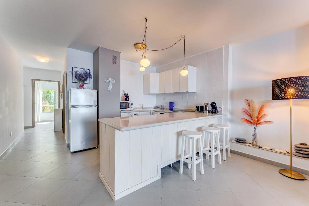 Kuchyň nebo kuchyňský kout v ubytování Elegante apartamento con vista directa al mar
