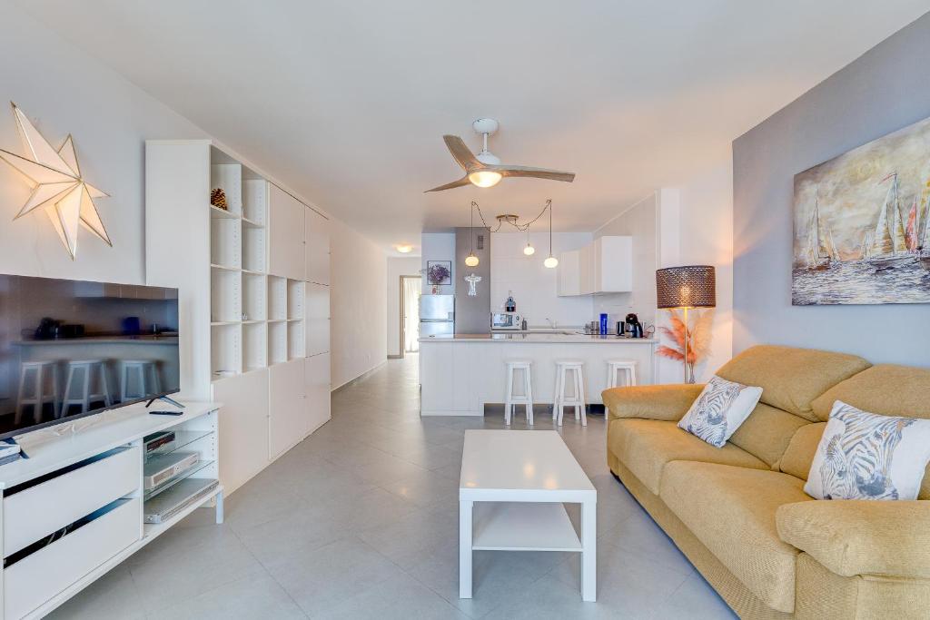 Kuchyň nebo kuchyňský kout v ubytování Elegante apartamento con vista directa al mar