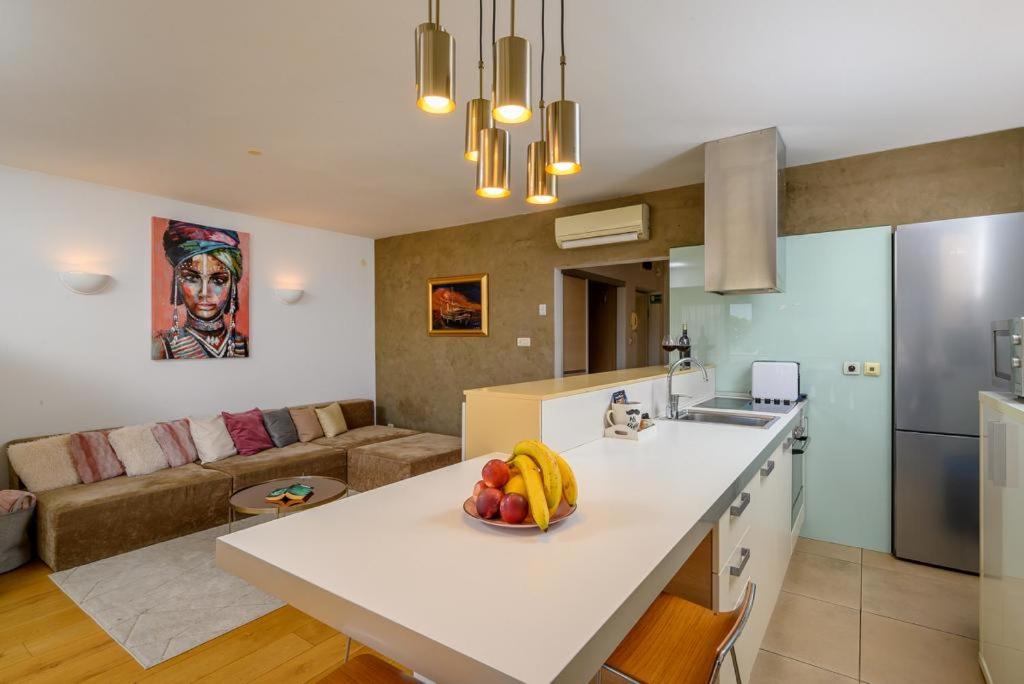 Kuchyňa alebo kuchynka v ubytovaní Luxury apartment Eni on the West Coast