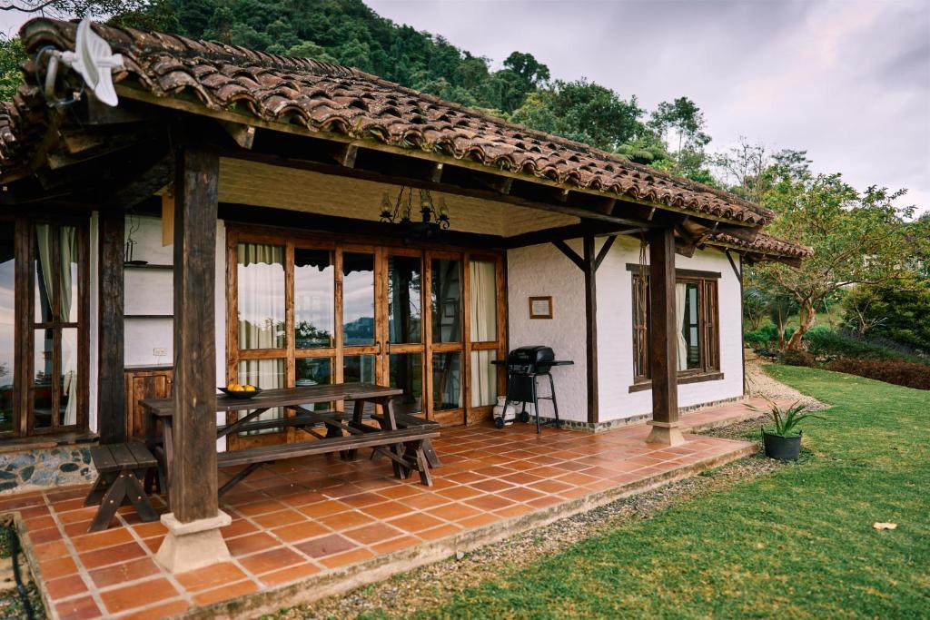 Un jardín fuera de Eucaliptus Spa Resort