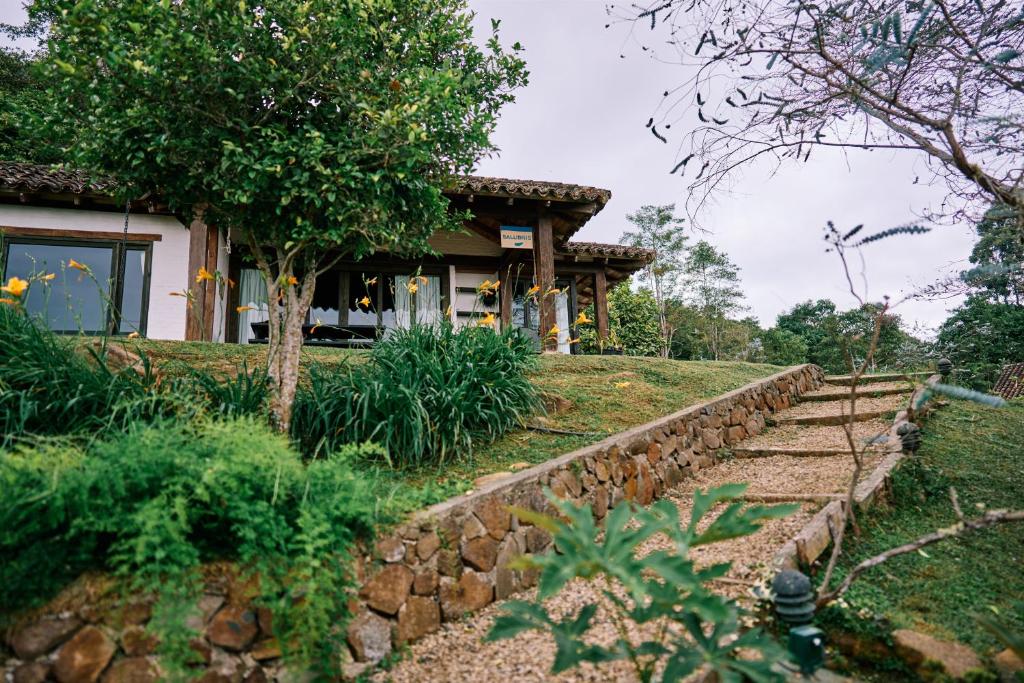 Un jardín fuera de Eucaliptus Spa Resort