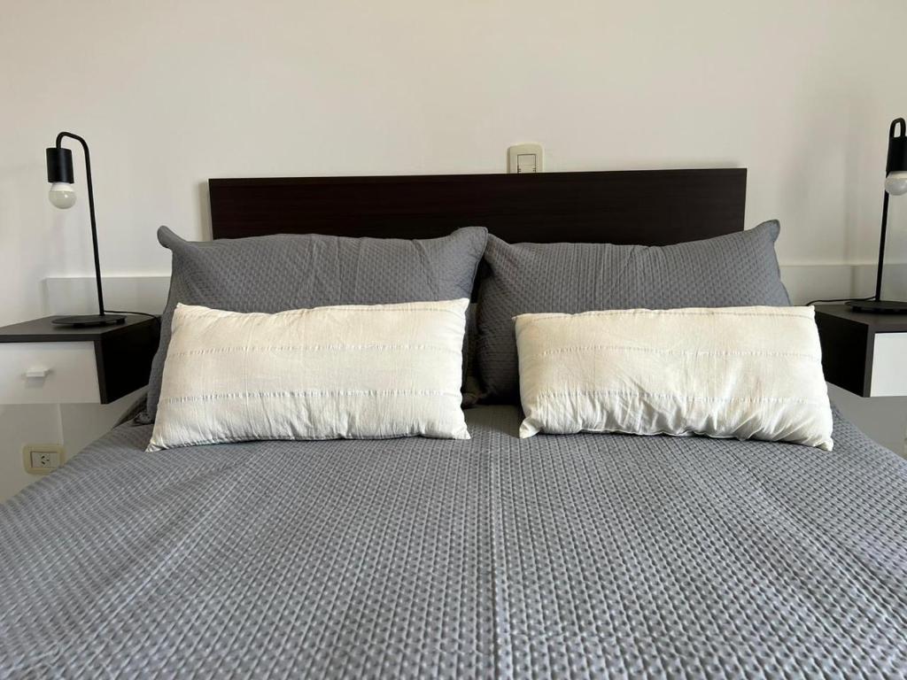 En eller flere senge i et værelse på Apartments Trelew